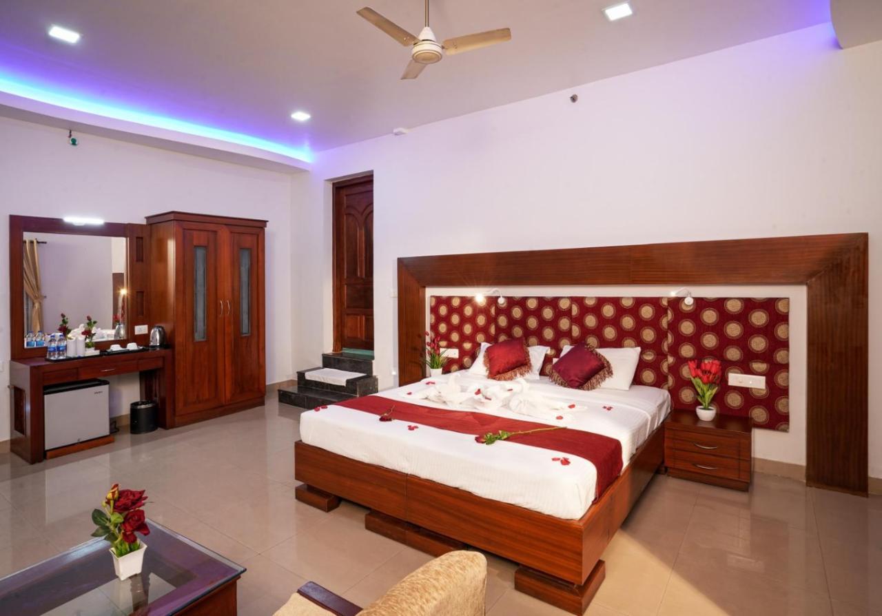 Empire Residency Hotel Tiruvalla Exterior photo