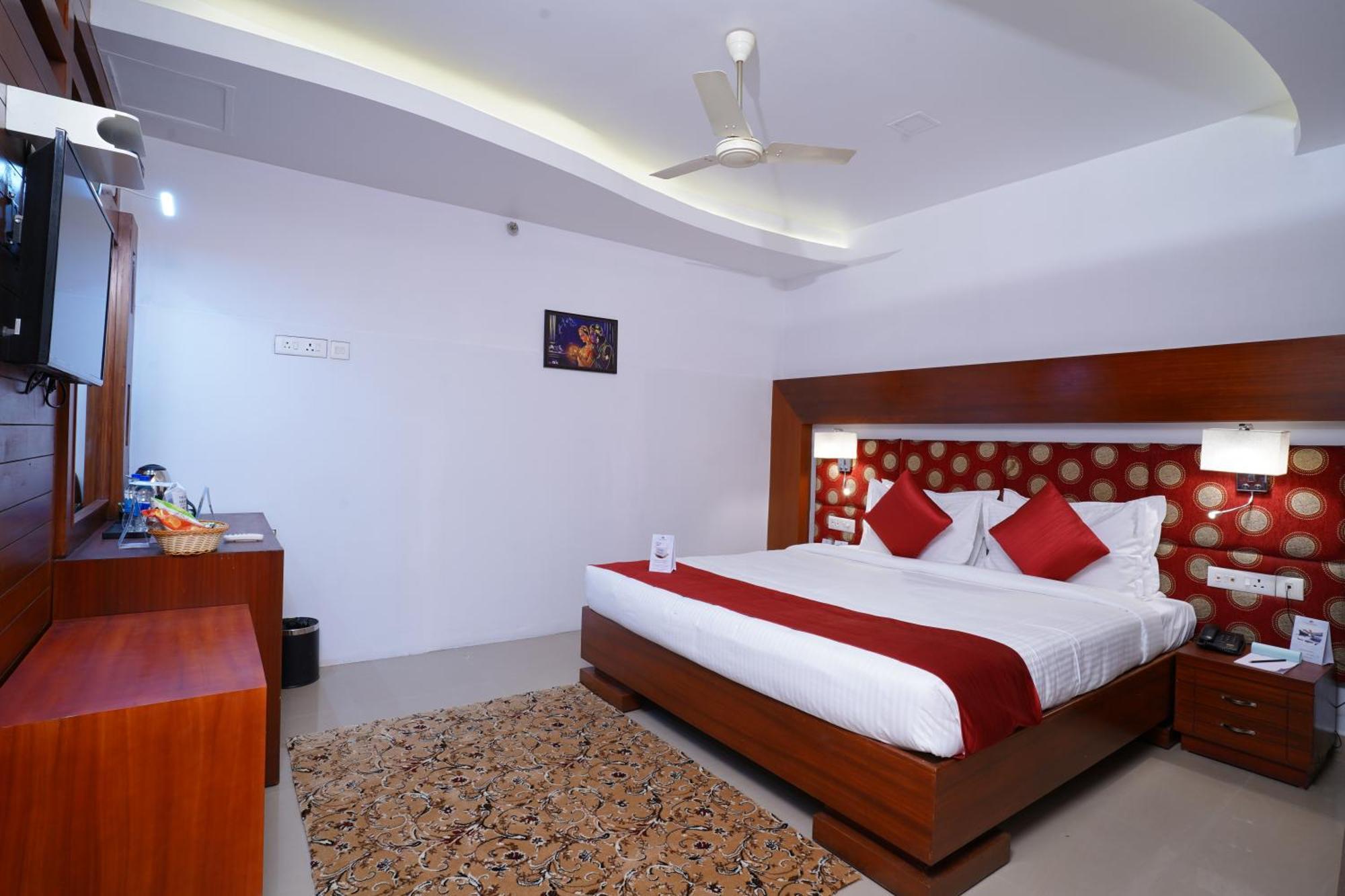 Empire Residency Hotel Tiruvalla Exterior photo